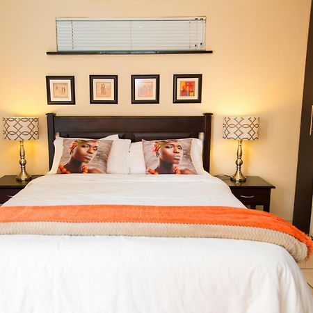 Sollunaa Guesthouse Sandton Kültér fotó