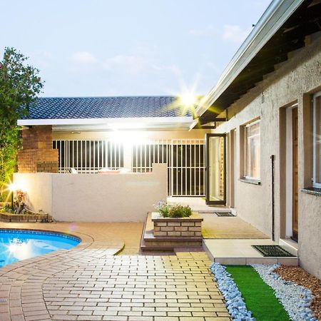 Sollunaa Guesthouse Sandton Kültér fotó